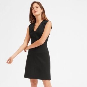 Everlane - Size 0 V-Neck A-Line Black Shift Dress